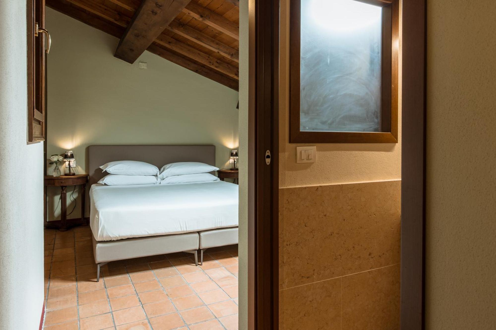 Osteria Luxury Apartments ペスキエーラ・デル・ガルダ エクステリア 写真