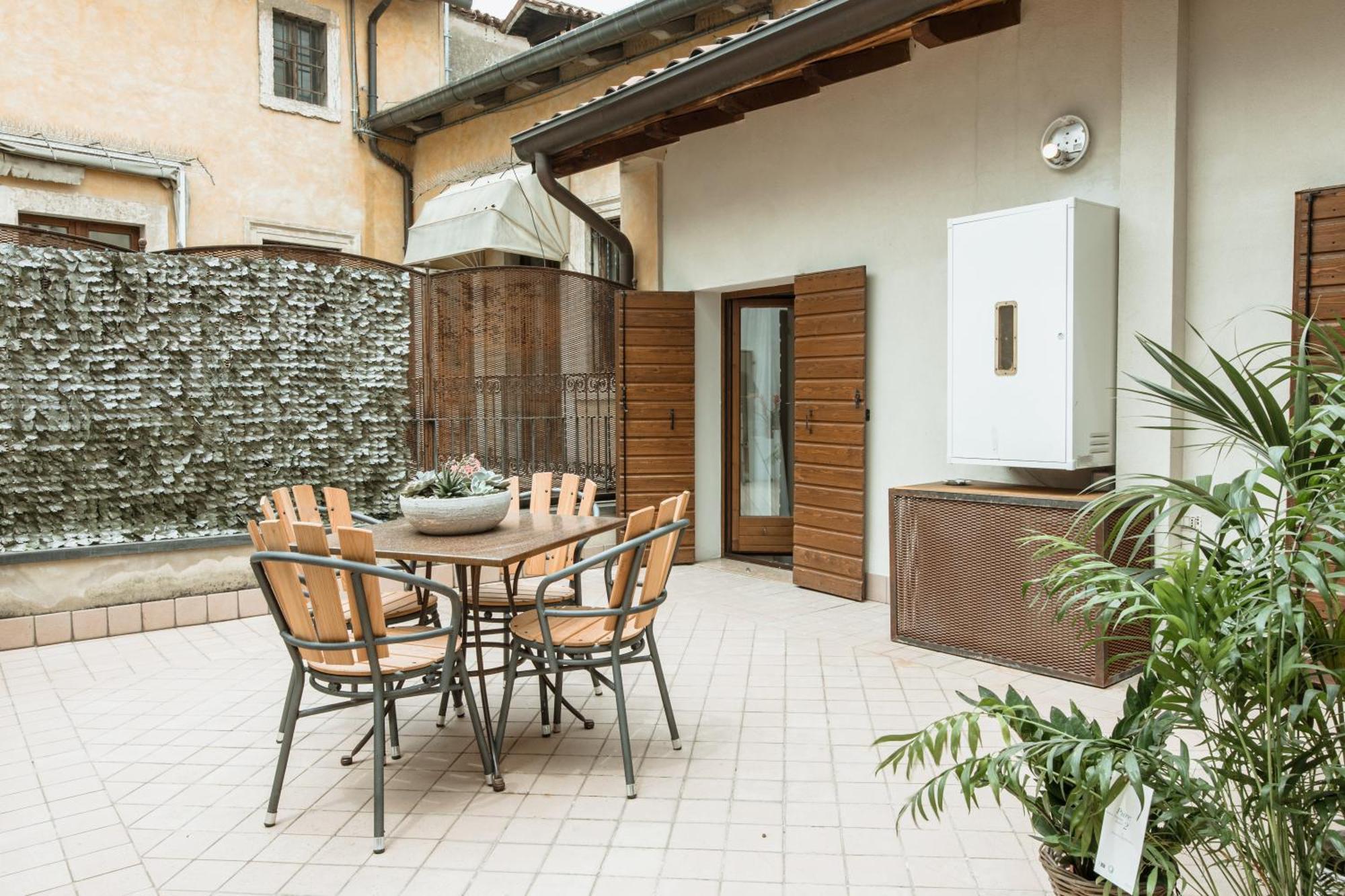 Osteria Luxury Apartments ペスキエーラ・デル・ガルダ エクステリア 写真